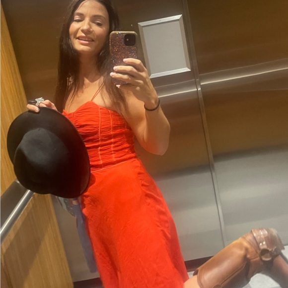 Meet your Posher, Liz - Picture 1 of 3